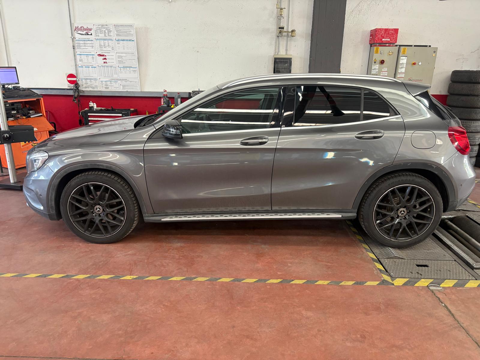 MERCEDES  GLA 220 D AUTOMATIC 4MATIC PREMIUM