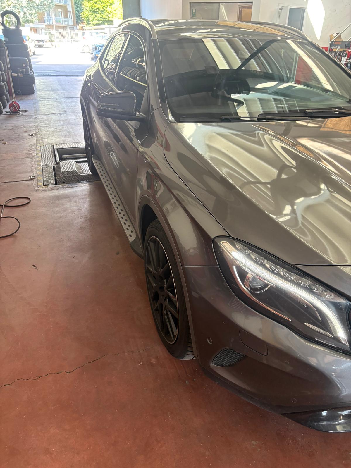 MERCEDES  GLA 220 D AUTOMATIC 4MATIC PREMIUM