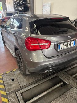 MERCEDES  GLA 220 D AUTOMATIC 4MATIC PREMIUM